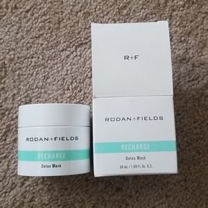 New Unused Recharge Detox Charcaol Mask